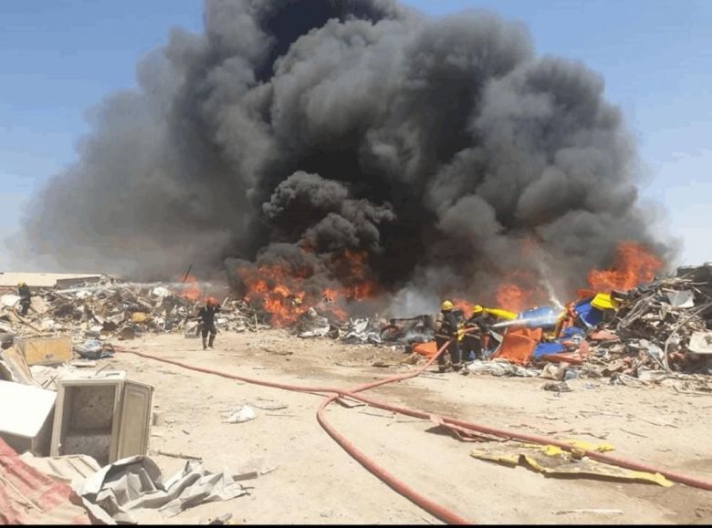 بلدية كربلاء:(الحريق خارج مخازن الدائرة) والدفاع المدني تسيطر على الحادث بمهنية عالية