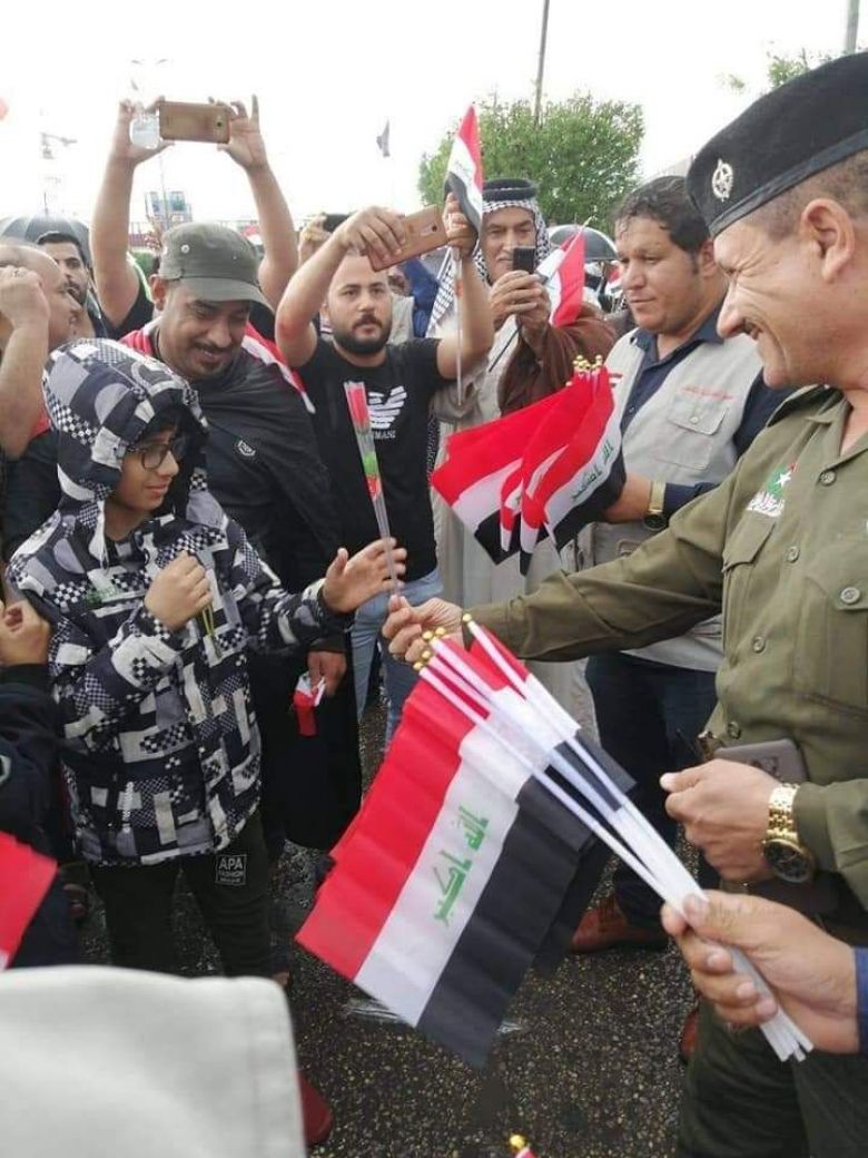 توصيات للقوات الامنية بحمل الورود بدل السلاح امام المتظاهرين في كربلاء