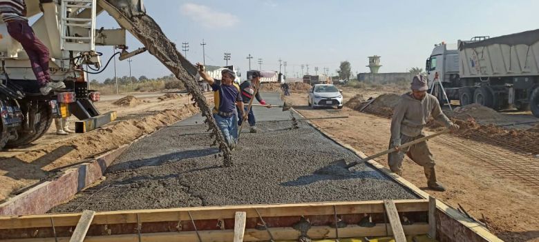 كوادر طرق وجسور كربلاء تواصل صيانة وتأهيل طريق الحر كمالية