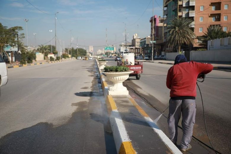 لمسات ابداعية وعمل جاد.. تعرف على ماتقوم به بلدية كربلاء عند مدخل (كربلاء-بغداد)