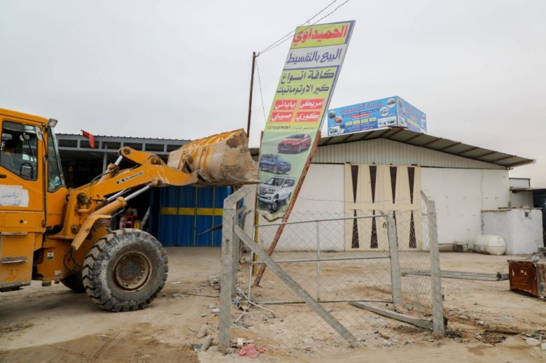 بلدية كربلاء تقوم بحملات تأهيل الشوارع مع فتح الطرق وإزالة التجاوزات في منطقة الحي الصناعي