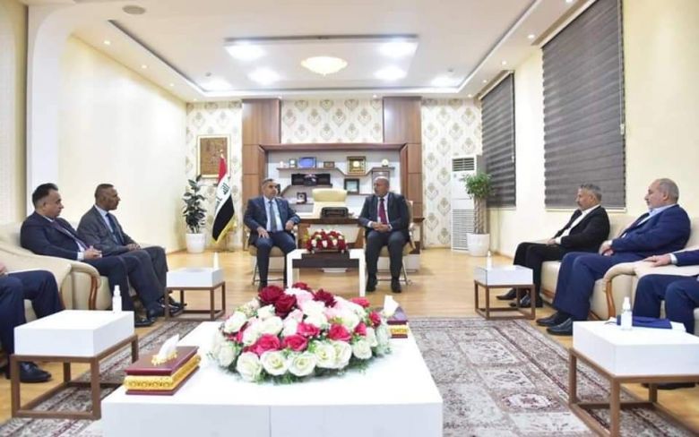 الخطابي يتباحث مع وزير الزراعة سبل دعم وتطوير الواقع الزراعي في المحافظة