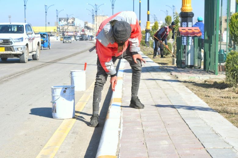 بالصور.. اللمسات الاخيرة لمشروع تطوير الشارع الفاصل بين حي التعاون والبناء الجاهز