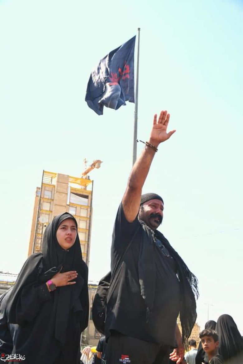 بالصور.. الزائرون يودعون كربلاء الايثار