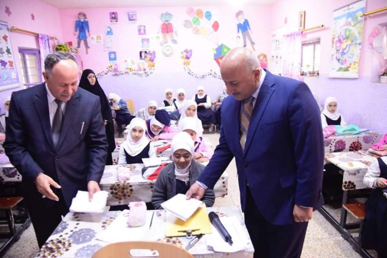 بالصور.. محافظ كربلاء يفتتح مدرستين بمركز المحافظة