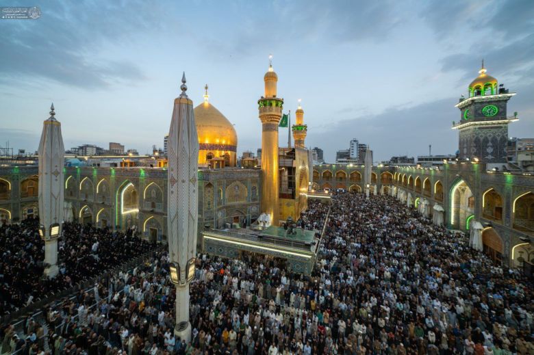 بالصور.. كربلاء تحتضن الالاف المصلين لتأدية صلاة العيد