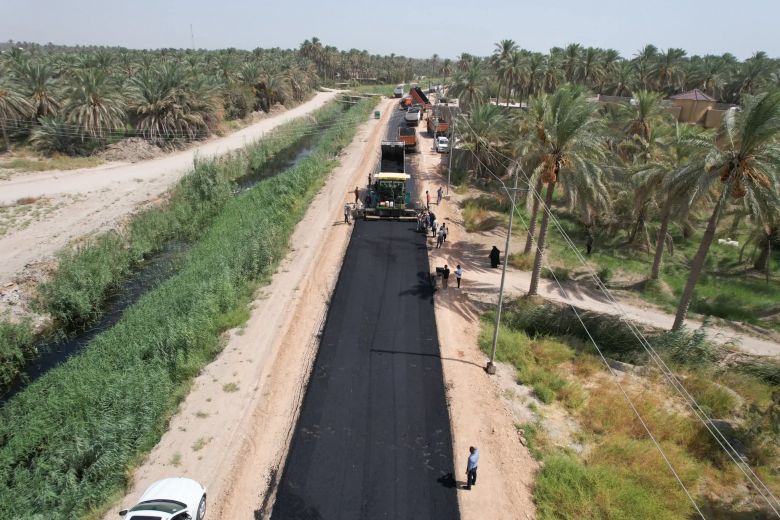 إكساء عدد من طرق قضاء الحسينية في