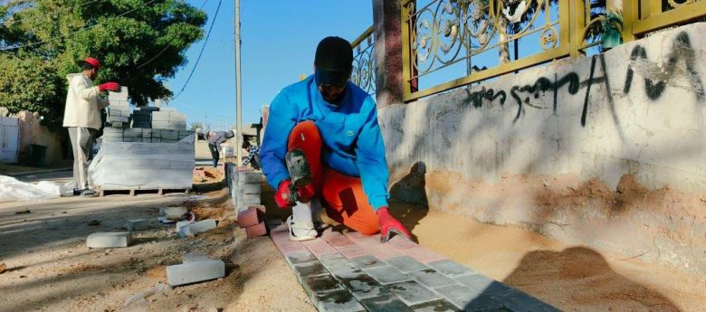 استمرار مشاريع تطوير البنى التحتية في أم الهوى القديمة وطريق قرية السنية