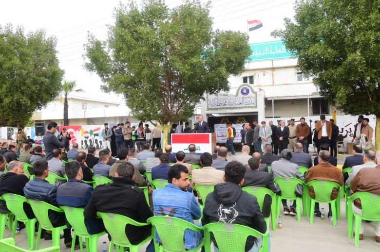 متظاهرو كربلاء يبادرون لإعادة تأهيل بناية التربية وافتتاحها من جديد