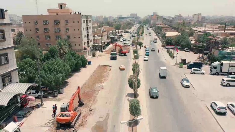 بتوجيه محافظ كربلاء المقدسة : بلدية كربلاء تواصل تأهيل الشارع الواصل من محطة وقود المعملجي بإتجاه مدينة الألعاب القديمة.