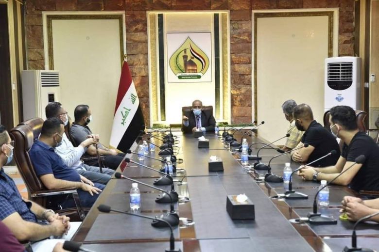 الخطابي خلال لقائه باصحاب المحال التجارية:التعاون مابين الحكومة المحلية وشرائح المجتمع هو الحل لإعادة الانتعاش الاقتصادي