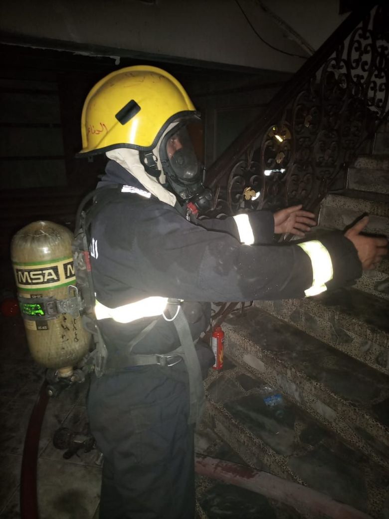 بالصور:الدفاع المدني في كربلاء يتمكن من السيطرة عل حريق في احد الفنادق وسط المدينة