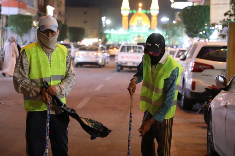 بلدية كربلاء ترفع ما يقارب عشرة آلاف طن من النفايات خلال الزيارة الشعبانية