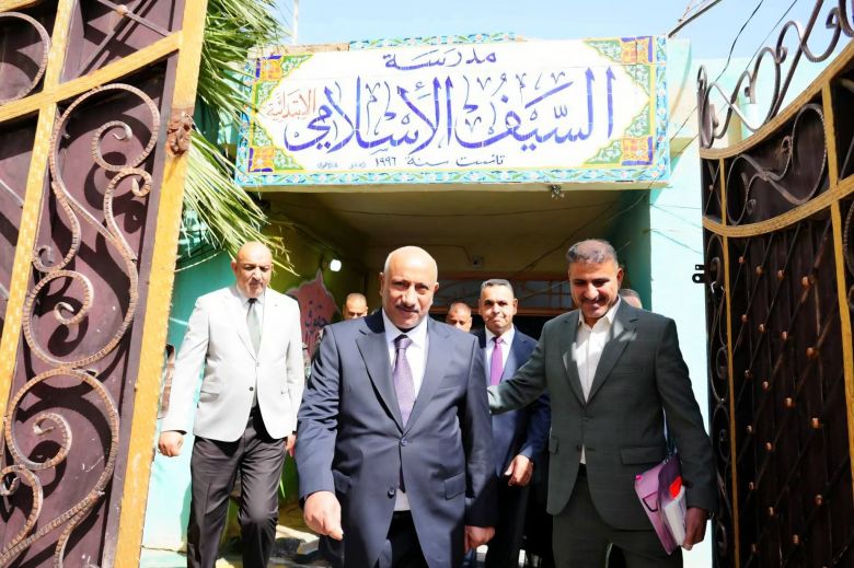 محافظ كربلاء يتابع ميدانياً سير امتحانات السادس الابتدائي