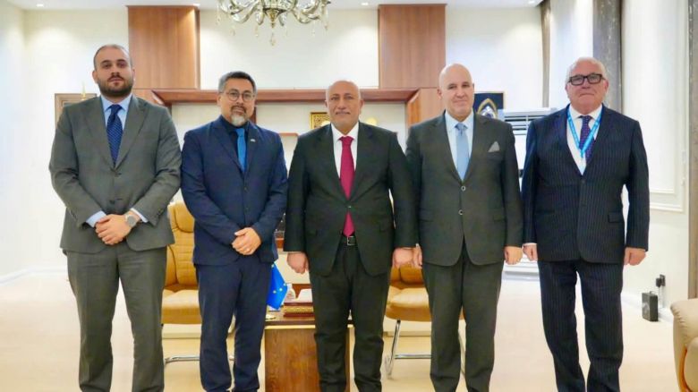محافظ كربلاء يبحث مع وفد أممي تطوير القطاع السياحي وصناعة التمور
