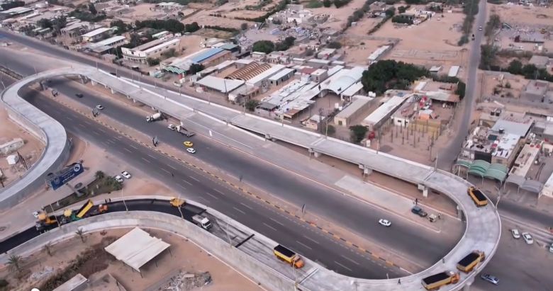 بنسبة انجاز 92% طرق وجسور كربلاء تواصل أعمال الإكساء لمجسر مدخل المطار